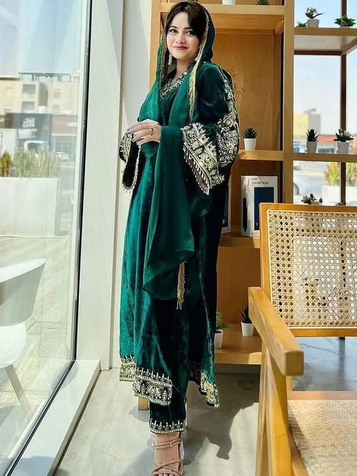 Women’s Dark Green Velvet Embroidered Kurta Set with Dupatta