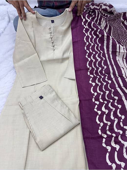 Women's Beige Silk Blend Kurta with Trousers & Wine Purple Batik Printed Dupatta Set