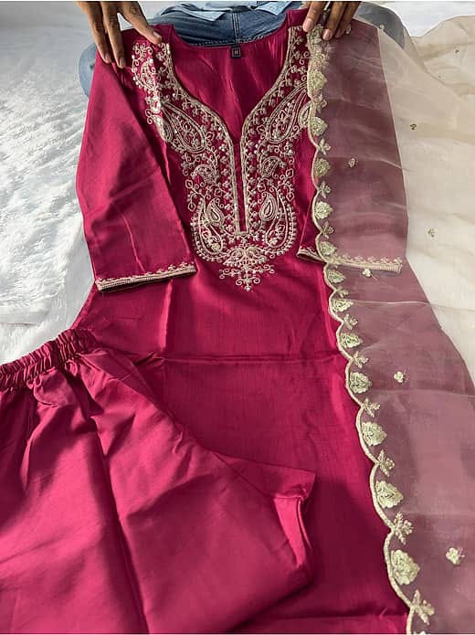 Women's Wine / Magenta Silk Blend Paisley Embroidered V-Neck Kurta with Trousers & Contrast Beige Dupatta Set