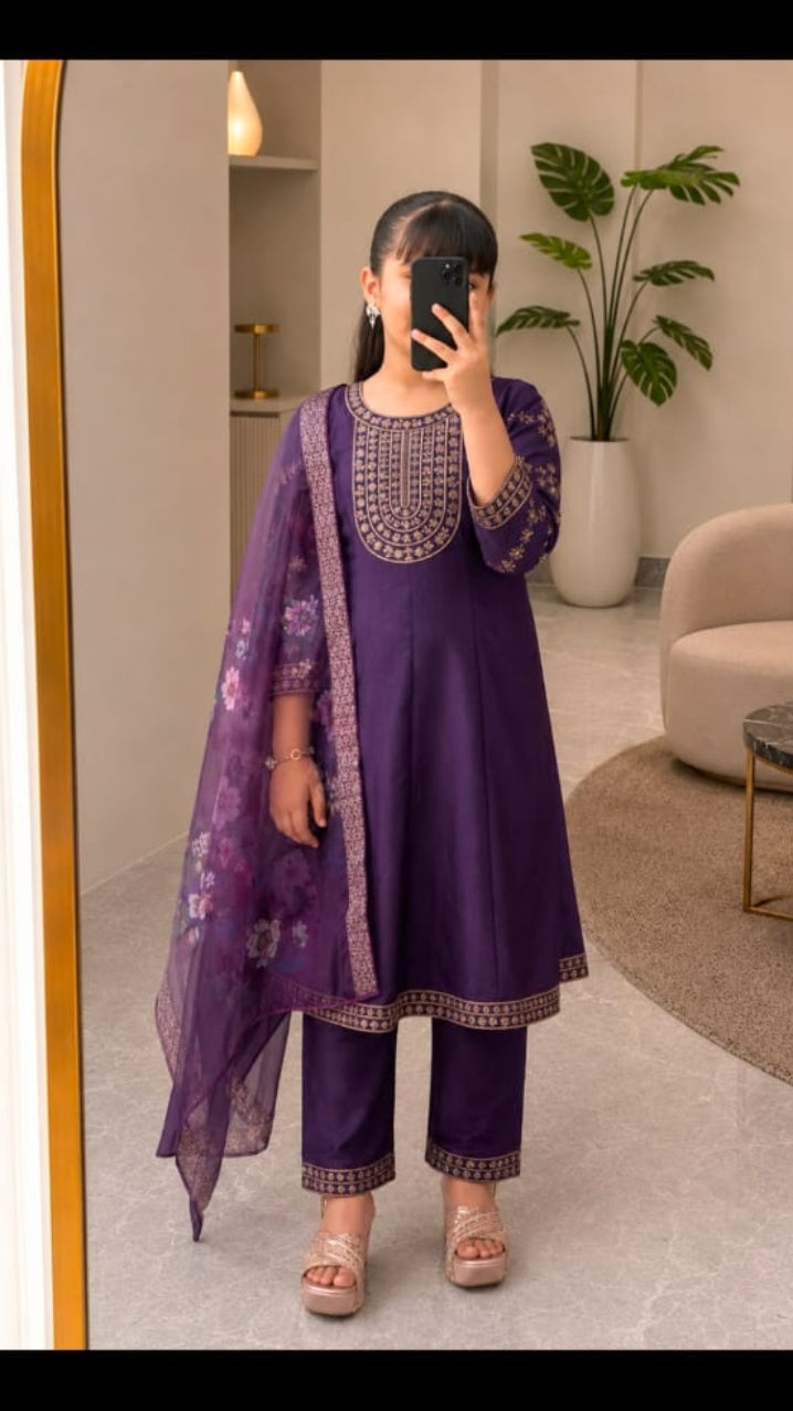 Girls Embroidered Kurta with Straight Pants & Organza Floral Dupatta Set