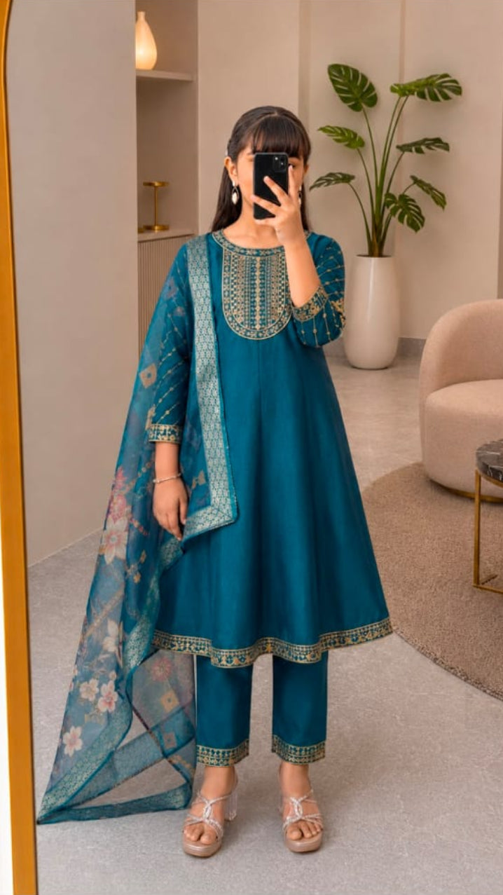 Girls Embroidered Kurta with Straight Pants & Organza Floral Dupatta Set