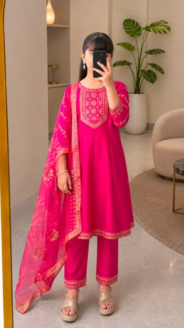 Girls Embroidered Kurta with Straight Pants & Organza Floral Dupatta Set