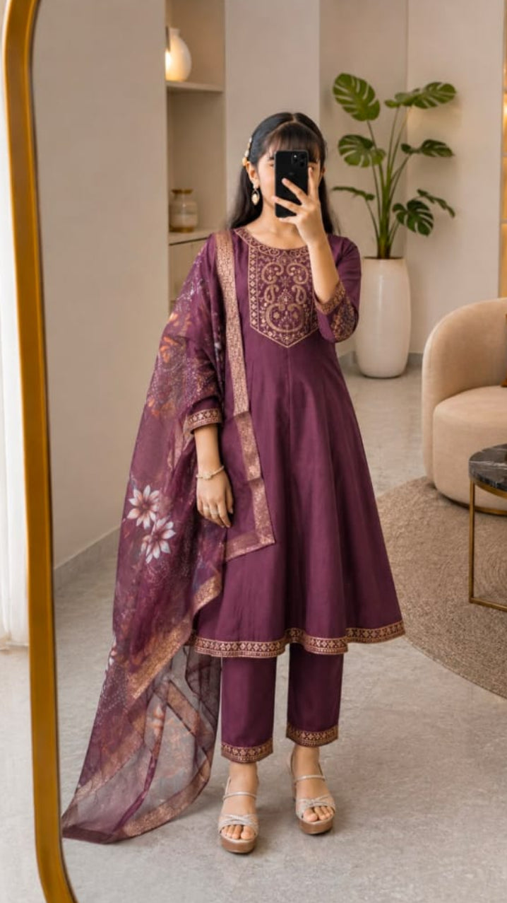 Girls Embroidered Kurta with Straight Pants & Organza Floral Dupatta Set