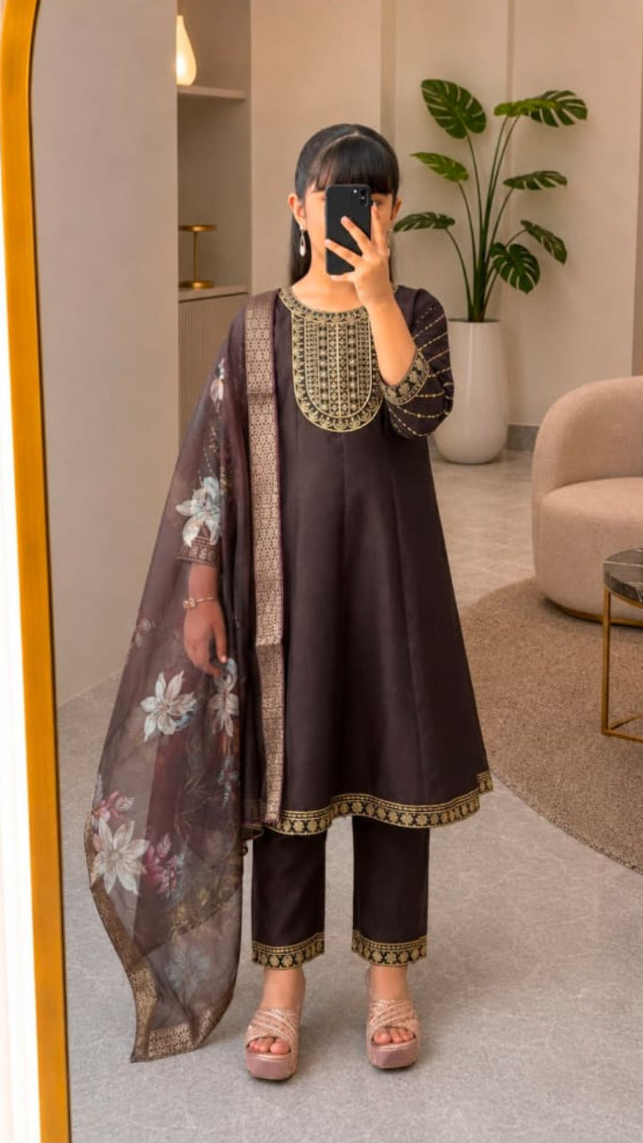 Girls Embroidered Kurta with Straight Pants & Organza Floral Dupatta Set