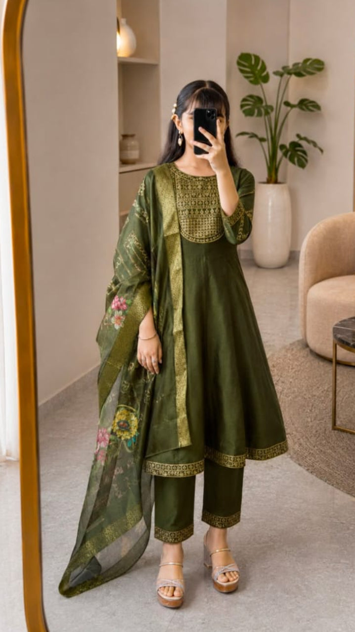 Girls Embroidered Kurta with Straight Pants & Organza Floral Dupatta Set