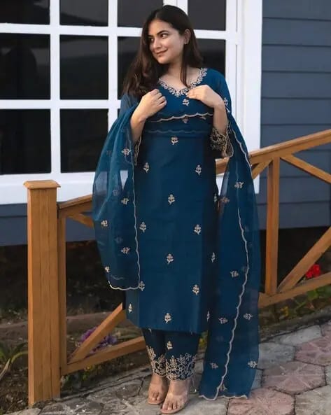 Women’s Teal Blue Organza Silk Embroidered Kurta Set with Scalloped Dupatta