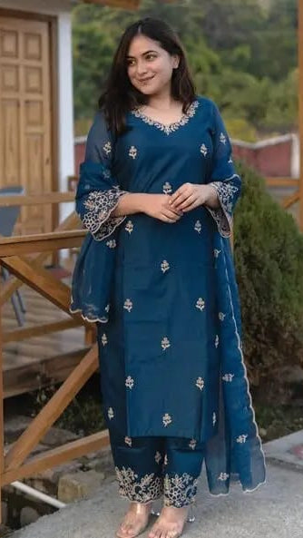 Women’s Teal Blue Organza Silk Embroidered Kurta Set with Scalloped Dupatta