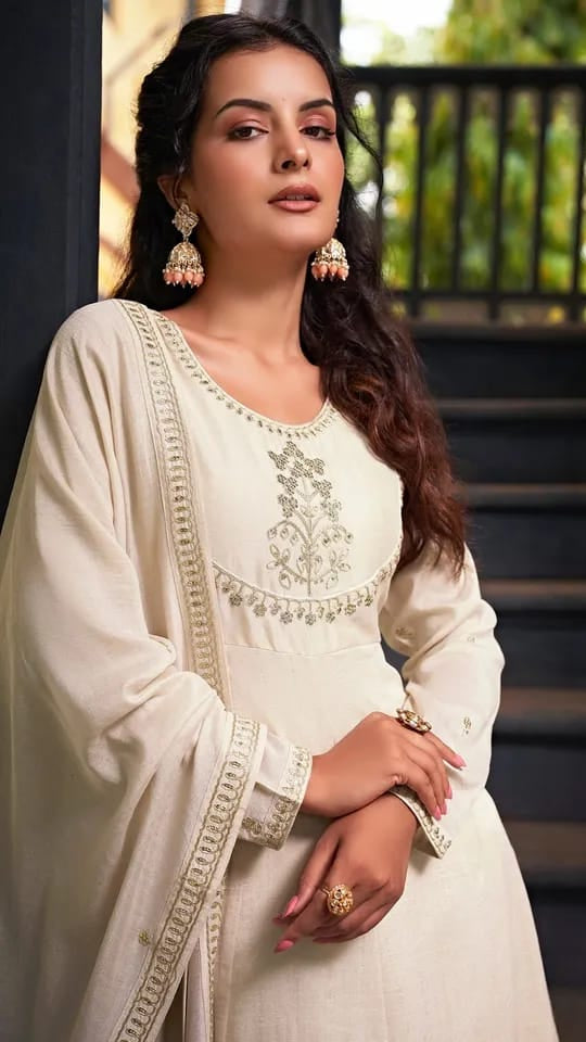 Women’s Cream Ivory Zari Embroidered Silk Blend Kurta Set with Dupatta