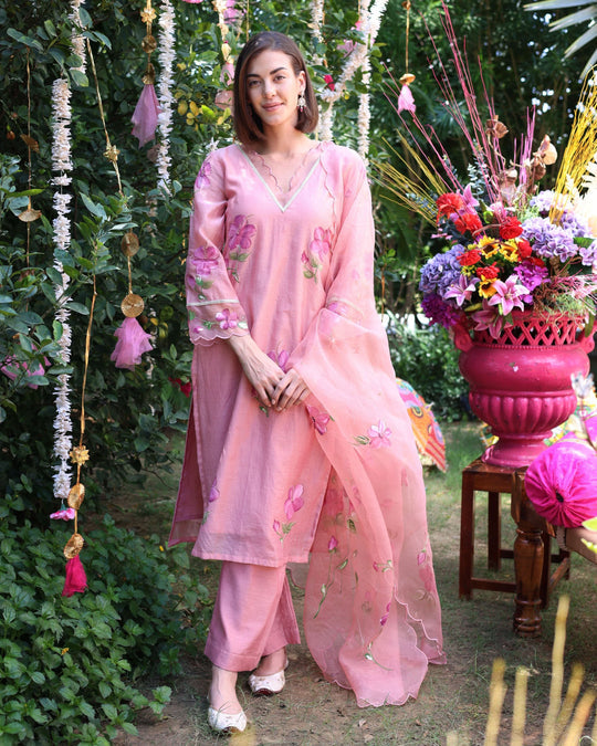 Women’s Dusty Pink Hand-Painted Floral Organza Kurta Set with Scalloped Dupatta