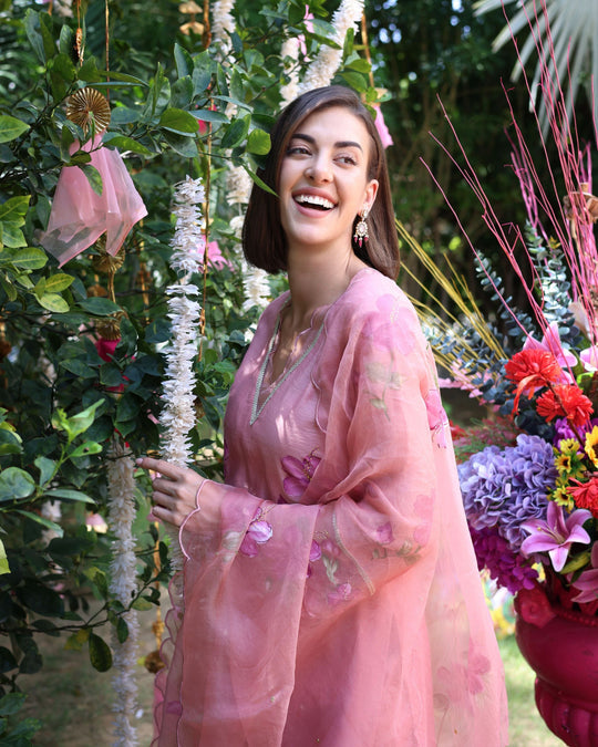 Women’s Dusty Pink Hand-Painted Floral Organza Kurta Set with Scalloped Dupatta
