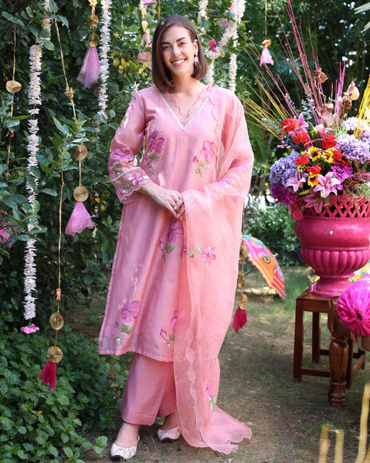 Women’s Dusty Pink Hand-Painted Floral Organza Kurta Set with Scalloped Dupatta