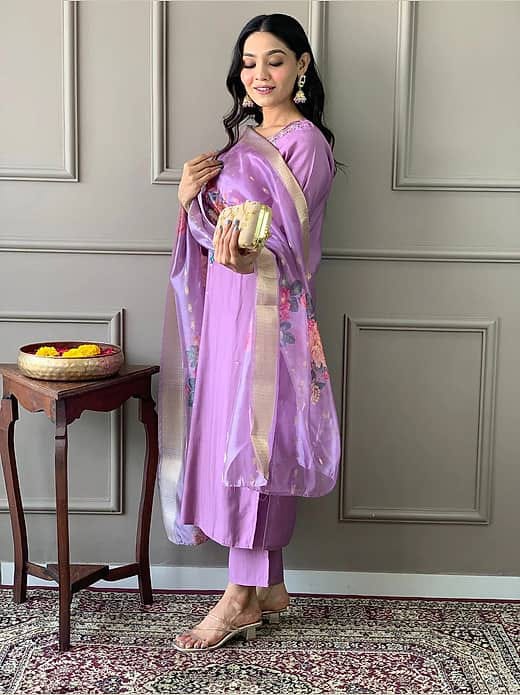 Women's Lavender Embroidered Chanderi Silk Kurta Set with Floral Dupatta & Trousers