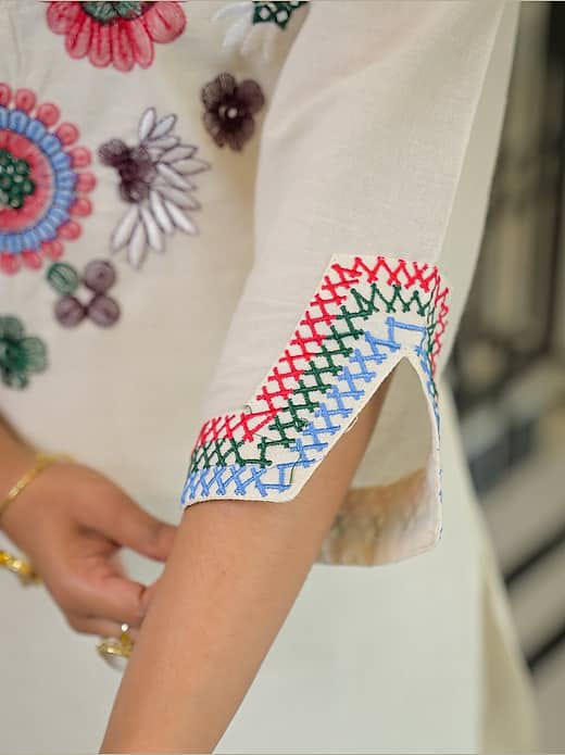 Women's Off-White Floral Threadwork Embroidered Kurta with Trousers Set – Elegant Ethnic Suit Set