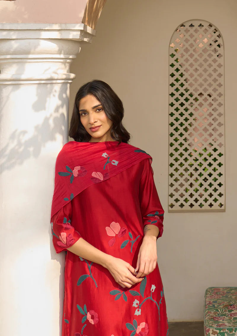 Women’s Red Floral Embroidered Kurta Set